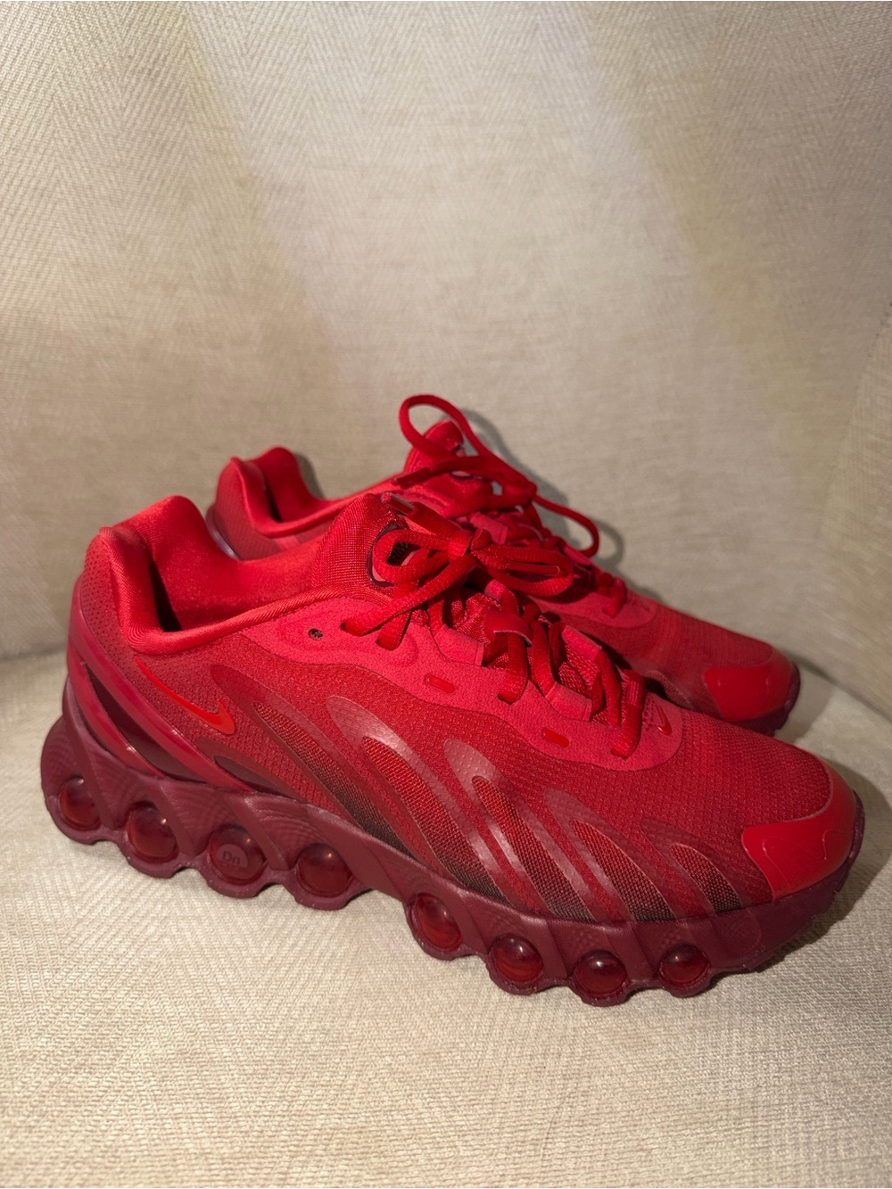 Nike Men's Red Mesh Air-Cushioned Wave Sneakers